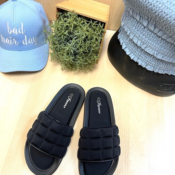 Black padded sandals / slides - Picture 4 of 4